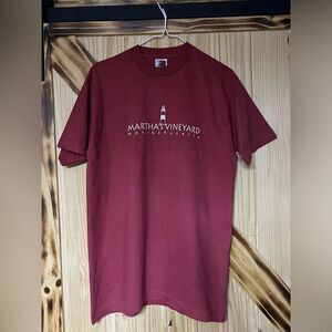EUC Martha’s Vineyard Destination T Shirt Red M